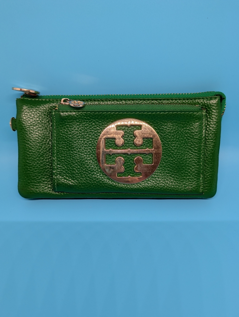 Tory Burch Green Leather Wristlet with Gold Logo Is In Very Good Condition